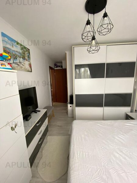 Vanzare Apartament 4 camere Piata Resita